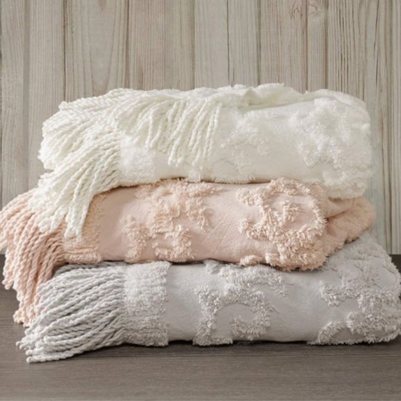 Madison Park Other - Madison Park 100% Cotton Tufted Throw. 50" × 60"